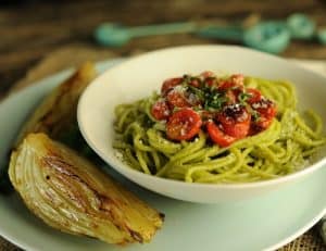 Spaghetti with Creamy Avocado Pesto and Roasted Tomatoes 500p