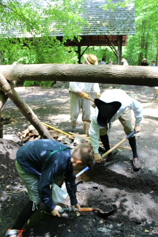 kids helping