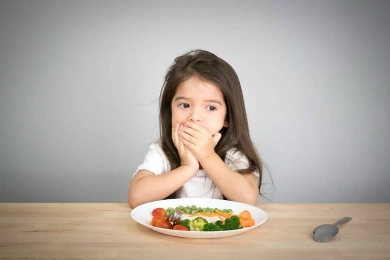 Young child listening to hunger cues