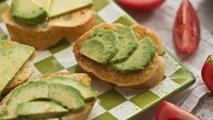 Avocado Garlic Toasts