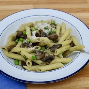 Penne with Mushrooms and Peas