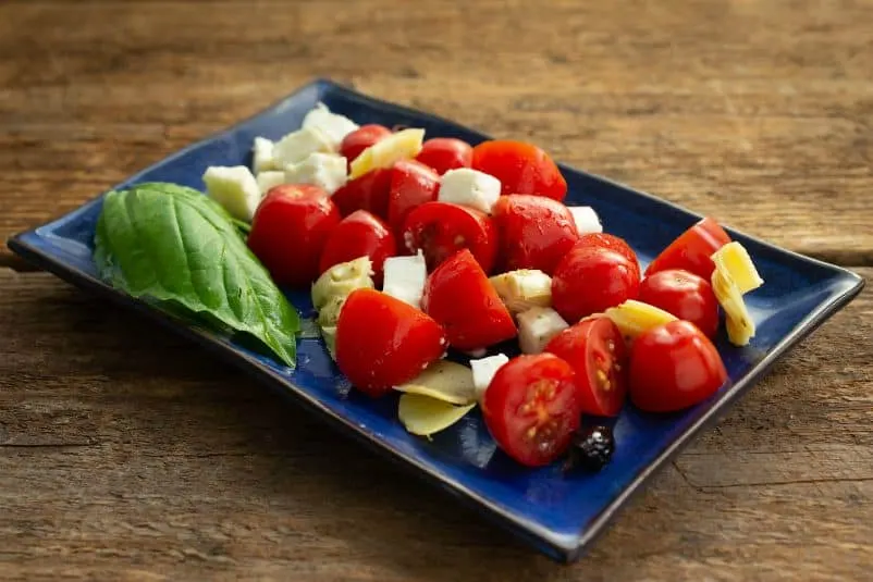 Tomato Artichoke and Mozzarella Salad