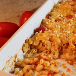 Baked Macaroni and Cheese with Tomatoes