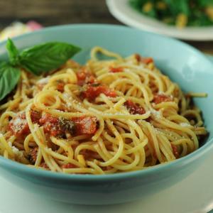 Spaghetti with Classic Italian Tomato Sauce