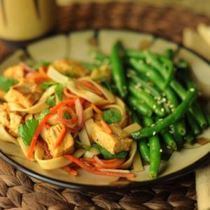 Chinese Barbacue Noodles with Carrots and Onions