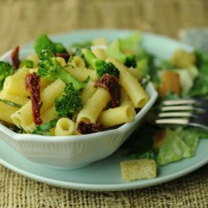 Macaroni with Broccoli and Sundried Tomatoes