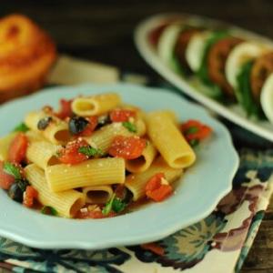 Rigatoni with Tomatoes and Olives
