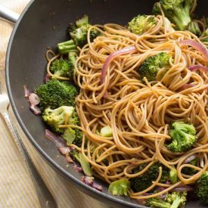 Spicy Sriracha Spaghetti with Broccoli