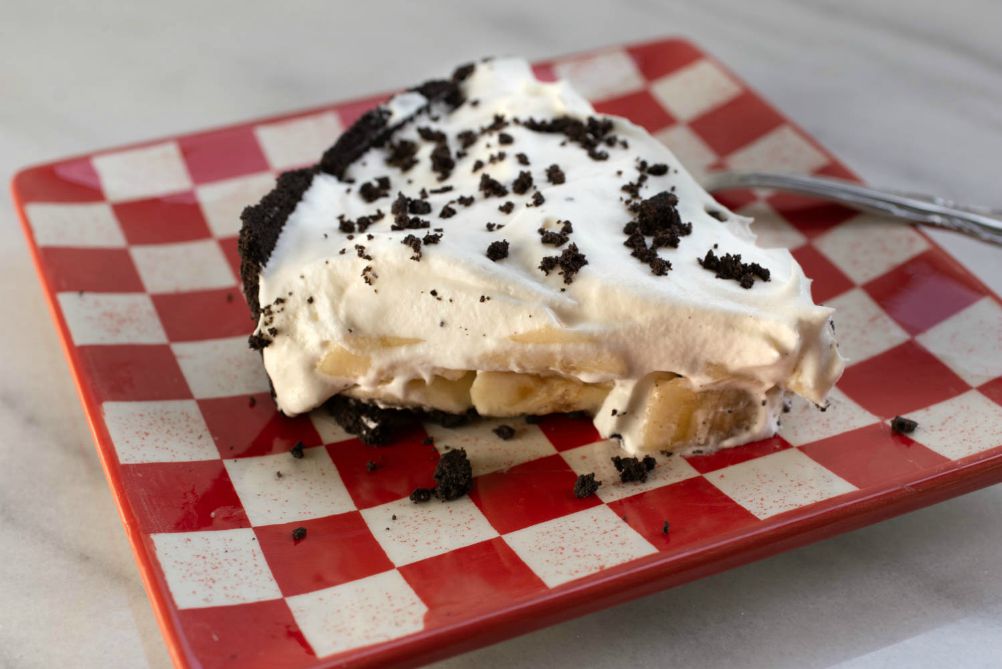 Banana Whipped Cream Pie: how to navigate the summertime treats