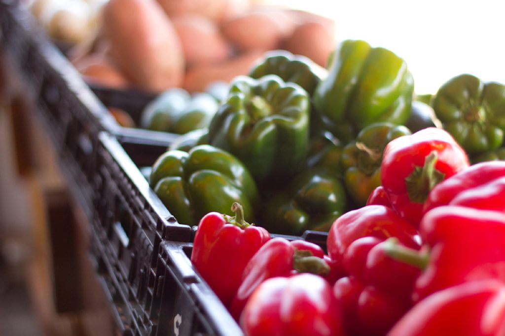 peppers at farmer's market: salad bars get kids eating more vegetables