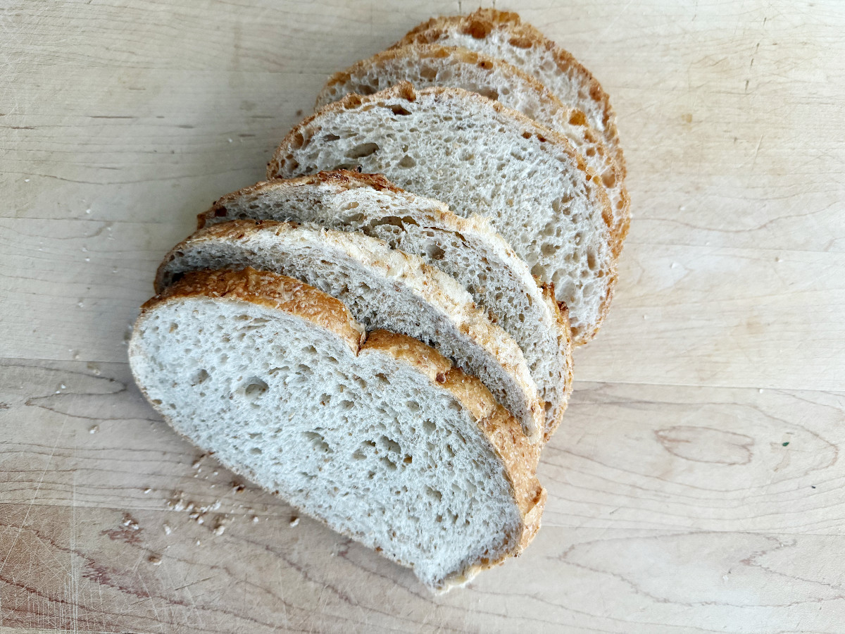 slices of bread: how to make bread crumbs