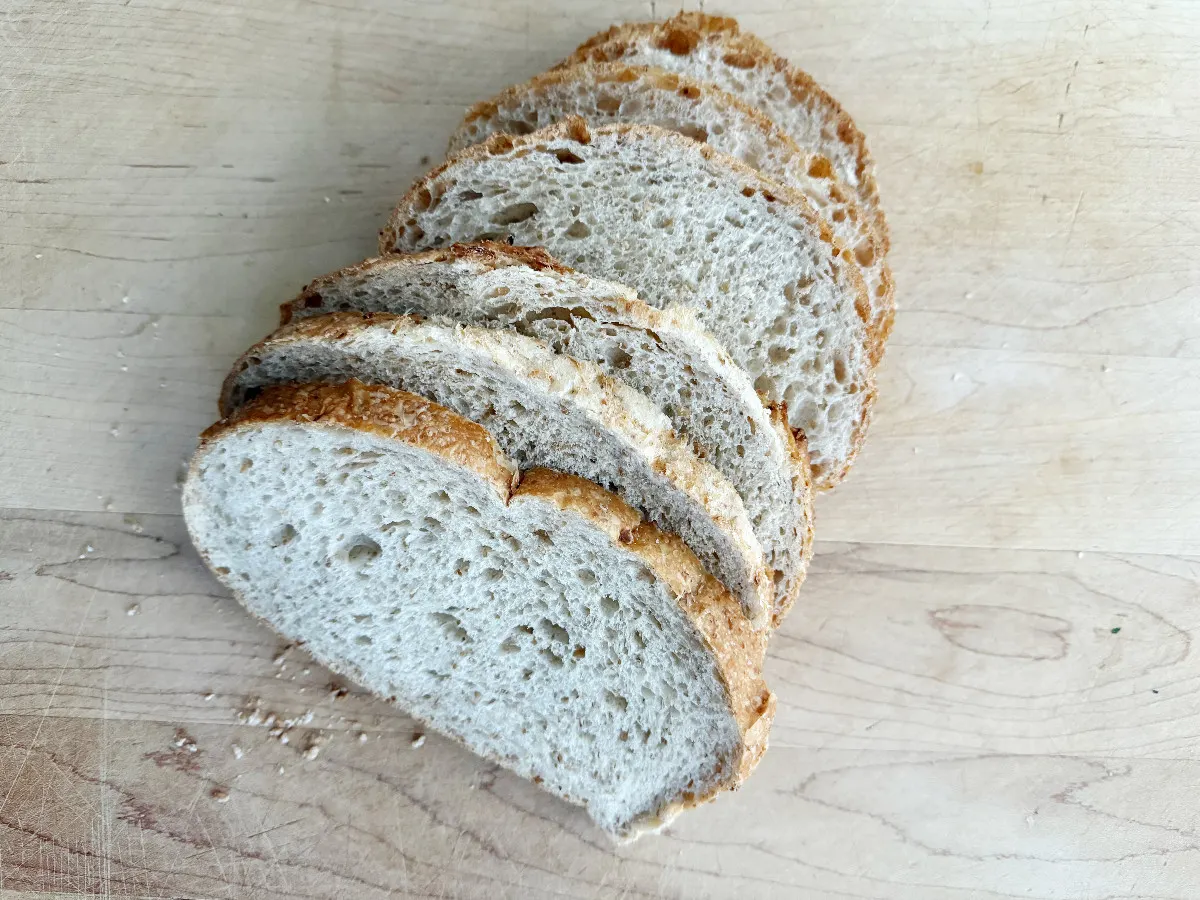 slices of bread: how to make bread crumbs
