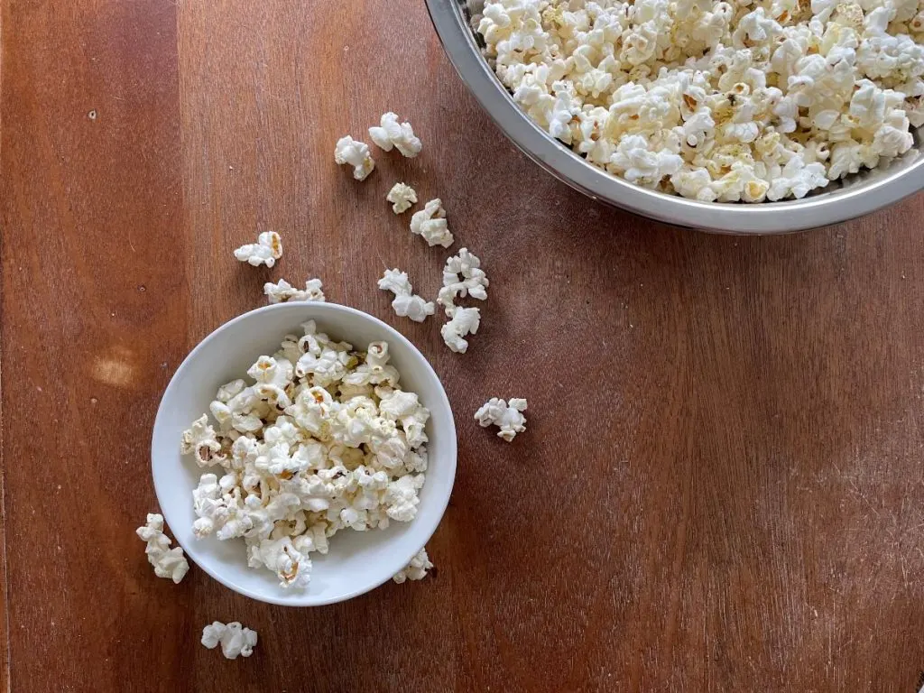 small and large bowls of pocorn