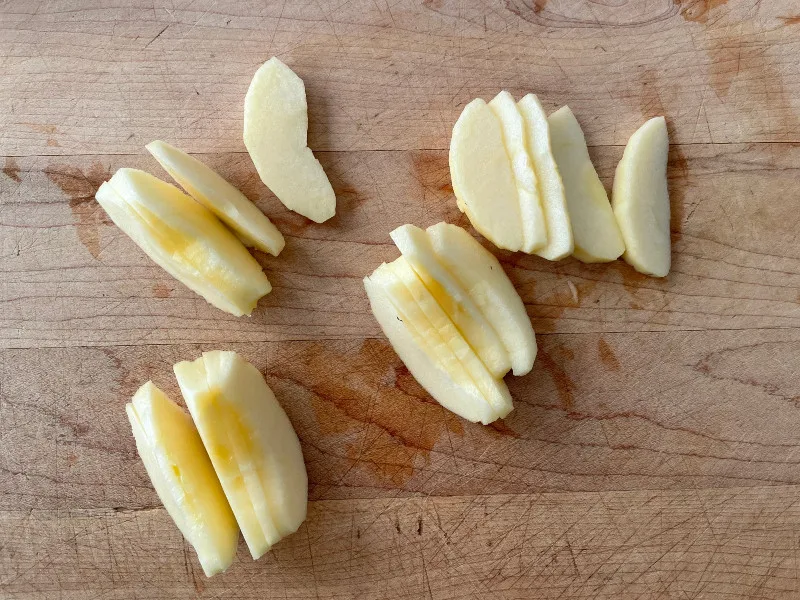 sliced apples