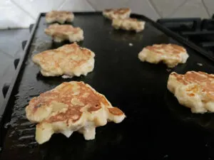 Cooking apple fritters