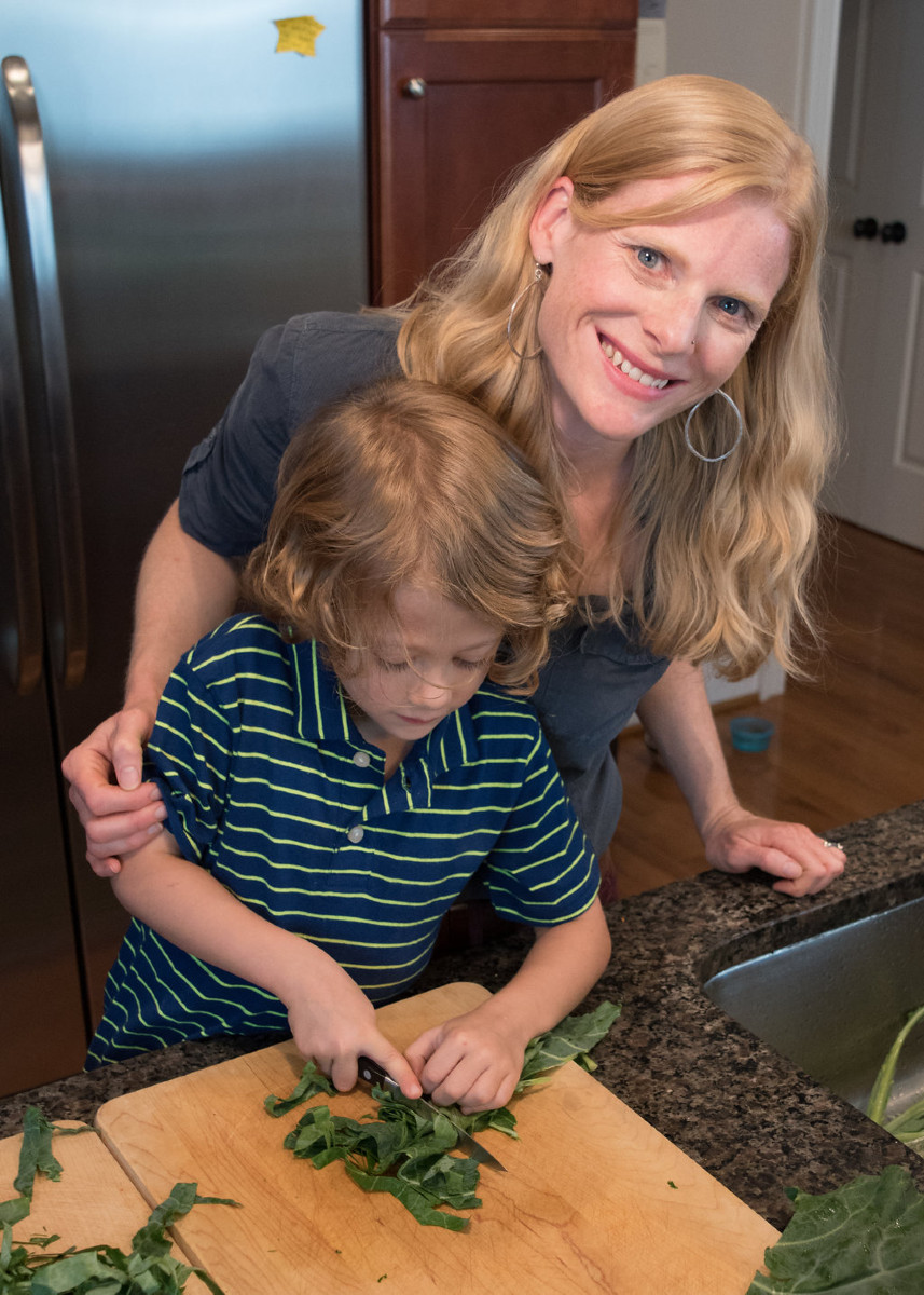 how to cook with kids underfoot: get them cooking