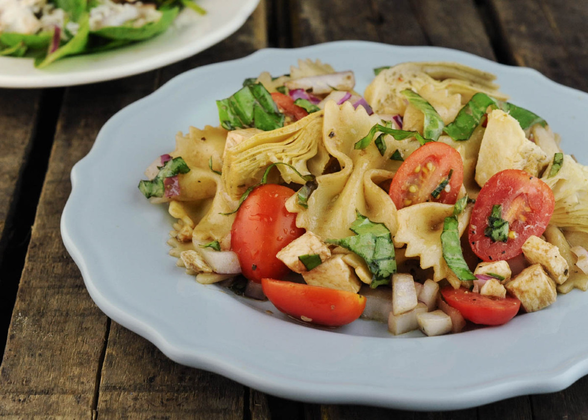 Italian caprese pasta salad: a great option to make lunch packing easier