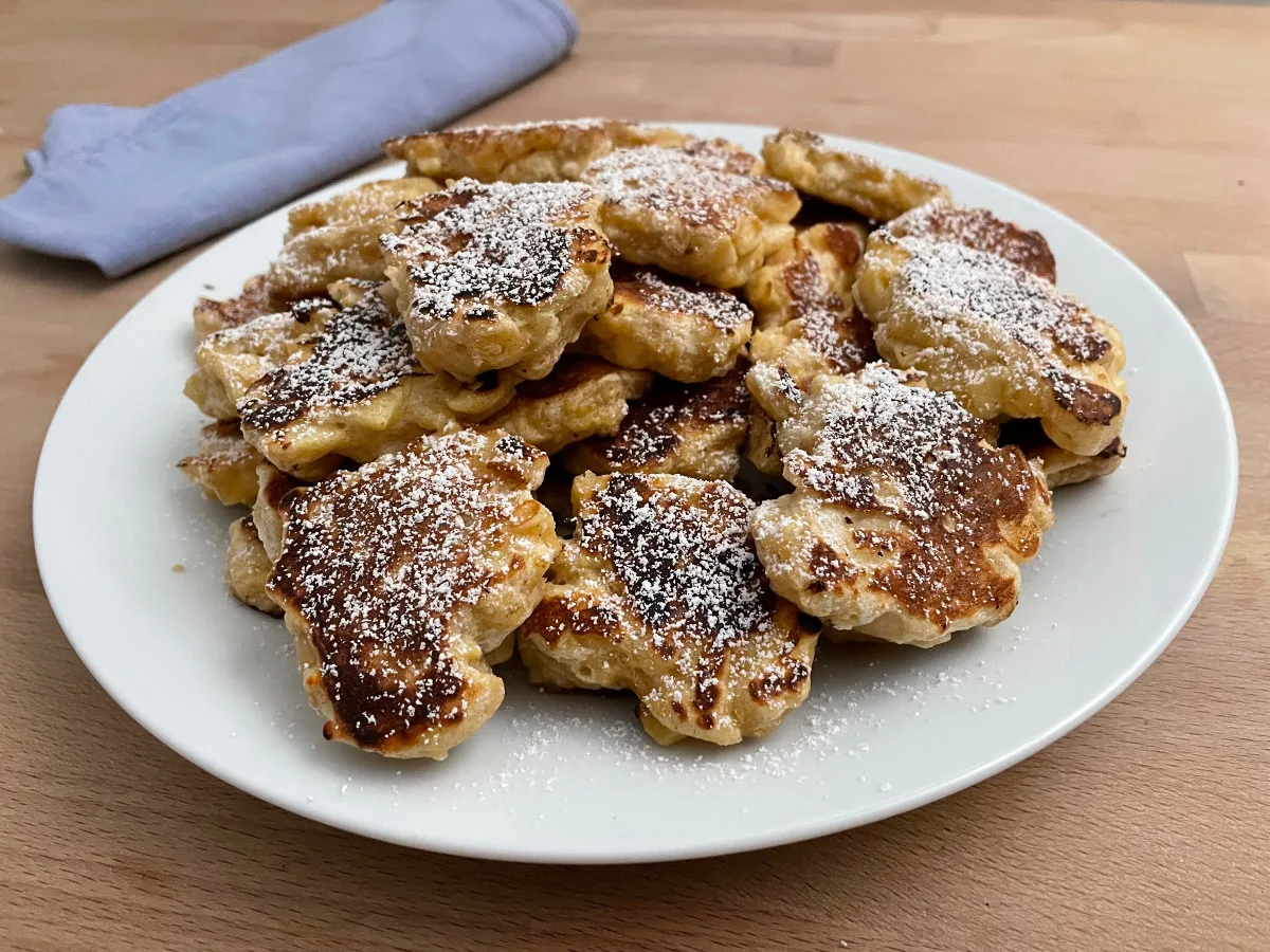 light-as-a-feather apple fritters