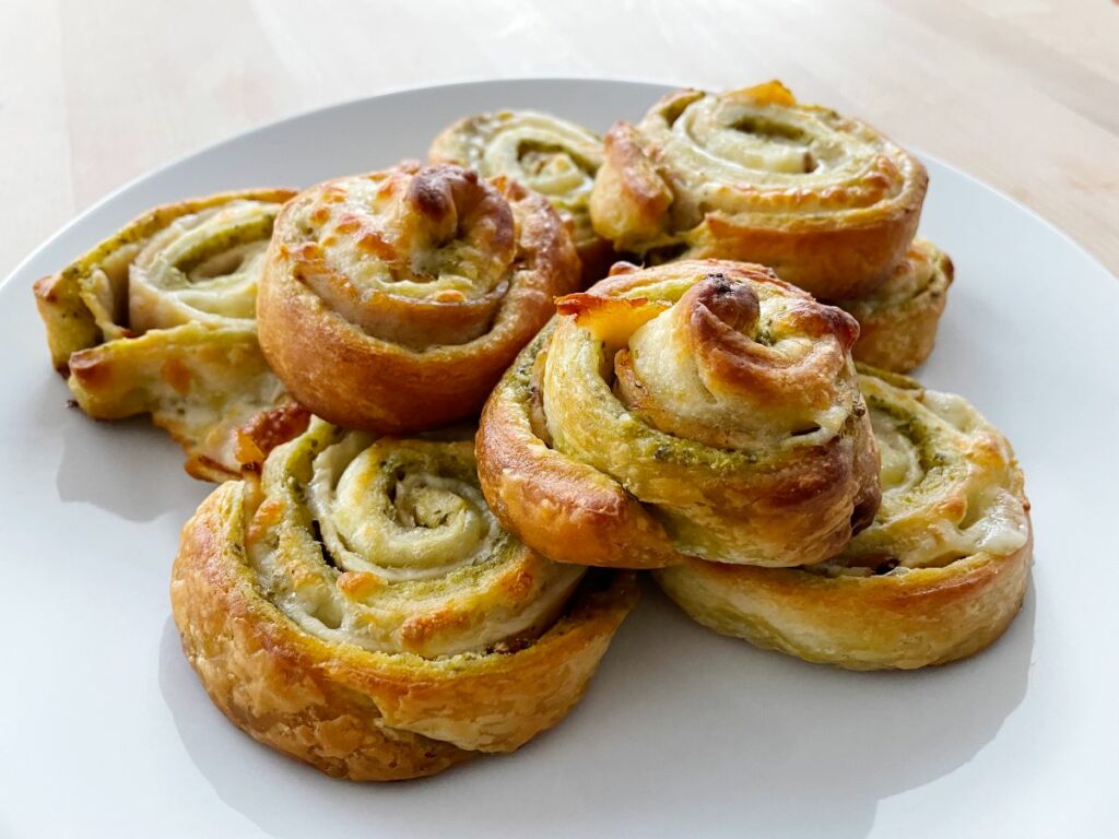 plate of turkey-pesto pinwheels