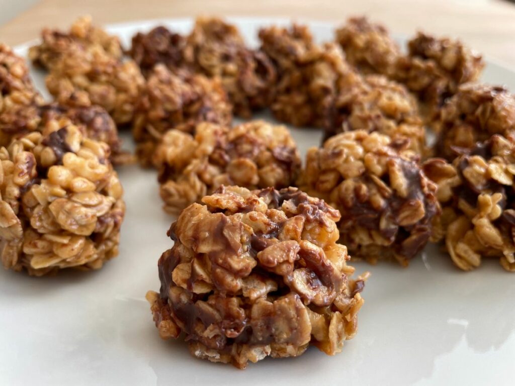 crispy honey peanut-oat bites