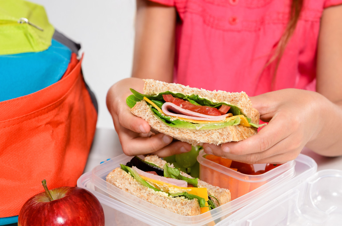 kid packing lunch with best lunch packing tools