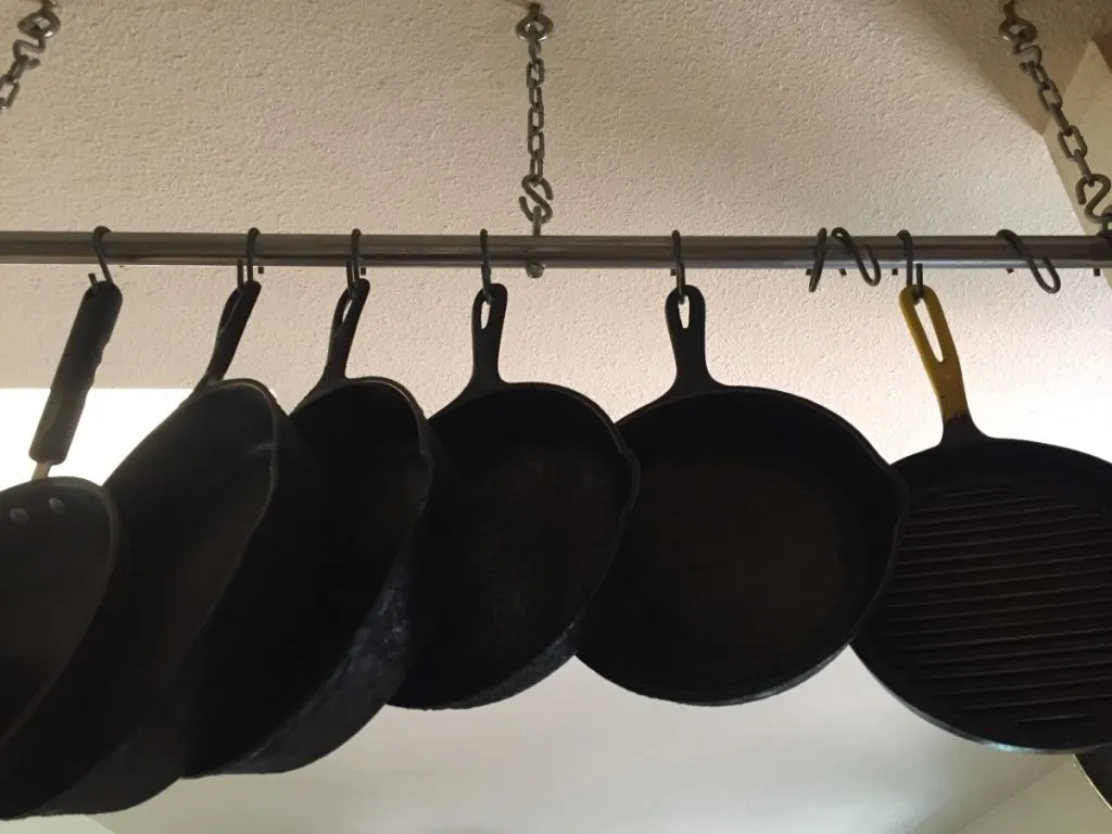 hanging pots and pans: a great trick for kitchen organization