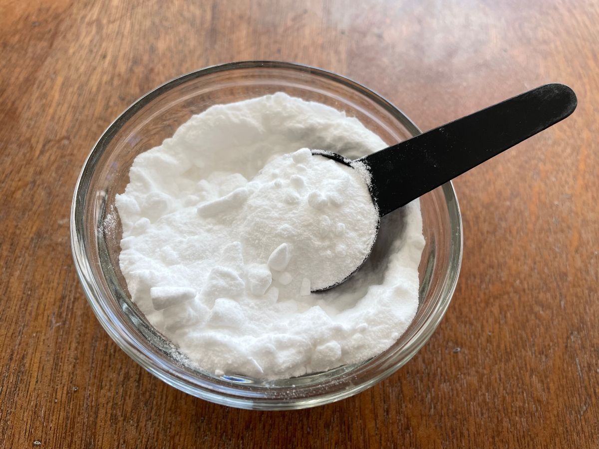 baking soda can help to deodorize your kitchen