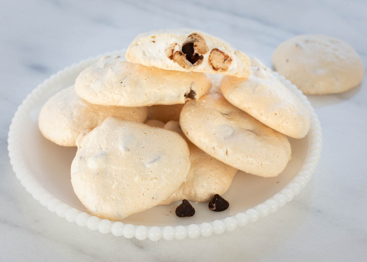 chocolate chip meringue cookies